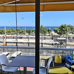 Luxury Accommodation, Next To & Train Station Apartamento